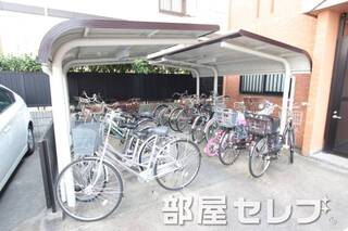 駐車場あり。