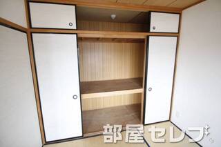 各部屋に収納あります。
