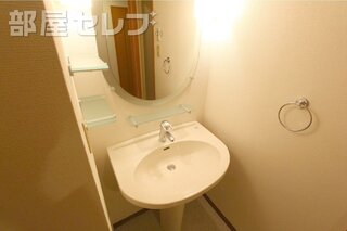 洗面台も南国風。