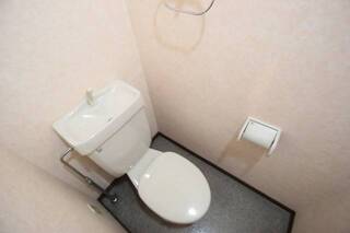 清潔感あるトイレです。他号室の写真です。