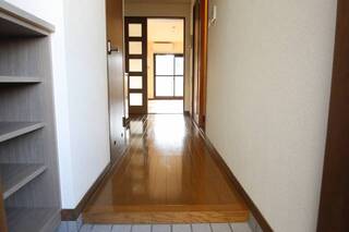 玄関口。他号室の写真です。