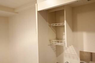 キッチン上に収納あります。