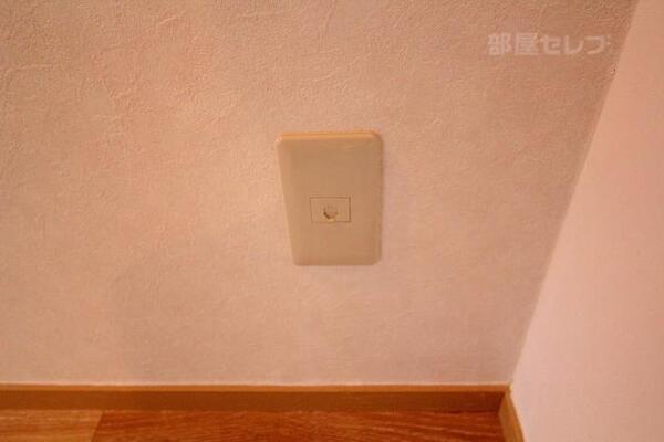 電話 インターネットの回線差込口です。