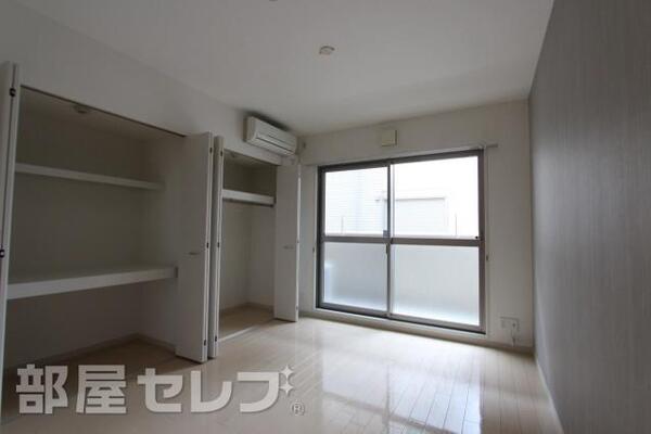 収納の大きいお部屋です。