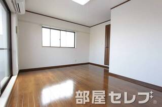 窓が大きくて明るいですよ。イメージ写真