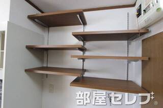 洗濯置き場の上には棚もあります。イメージ写真