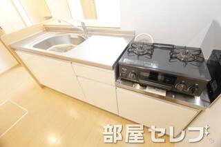 段落ちキッチン。