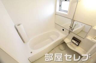 お風呂も広いですよ。