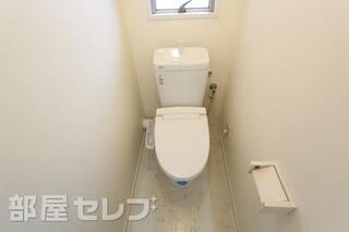 清潔感のあるトイレですよ