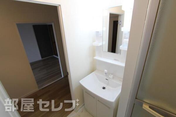 洗髪洗面化粧台です