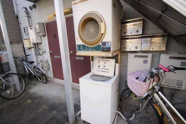 一階コインランドリーあります。