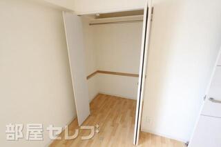 奥行きのあるクローゼットです。