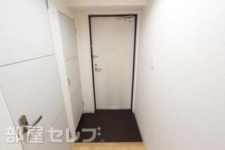広い玄関で出入りがしやすいです。