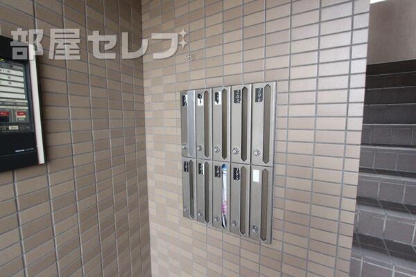 屋内駐輪スペースがあります。