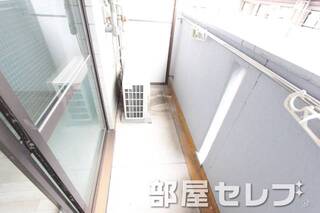 大きめのバルコニーで洗濯物もたくさん干せます。