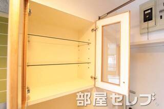 キッチン周辺に収納充実しています。