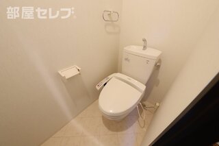 ツートンカラーのバスルームがお洒落です。（イメージ写真）