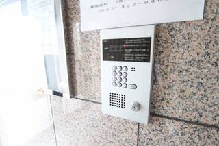 オートロック完備。