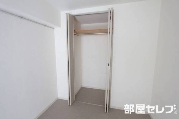 奥行きのあるクローゼットです。