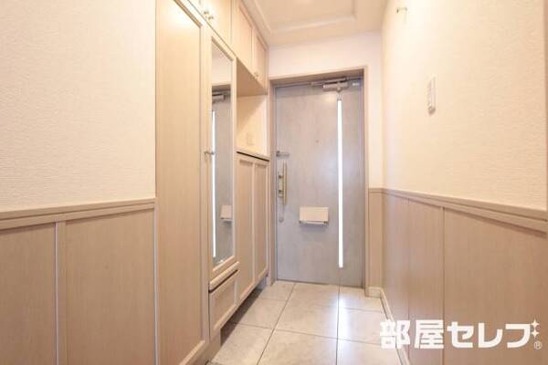 お洒落な雰囲気漂う玄関です。