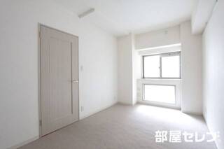 玄関入って左側のお部屋です。