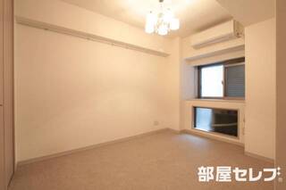 玄関入って右側のお部屋です。