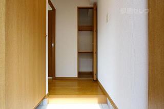 大きな下駄箱ついています。
