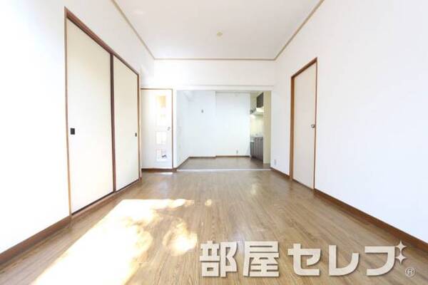 日当り良好で明るいリビングです。