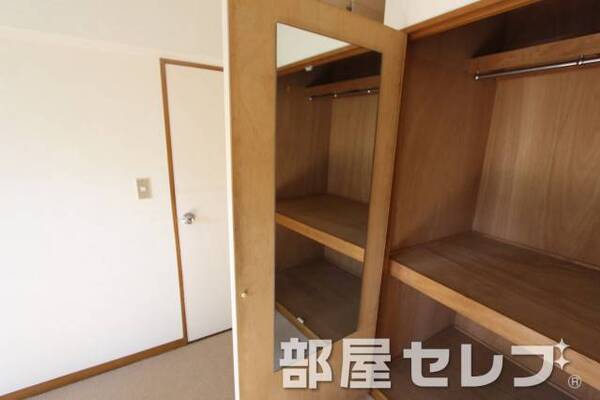鏡付いてますよ。