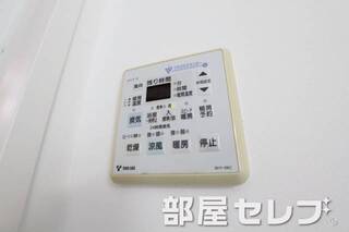 浴室乾燥機付き。