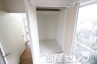 各部屋に収納あります。