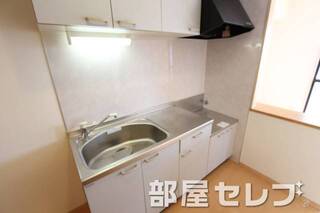 段落ちキッチン。