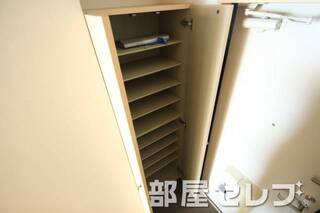 シューズボックス。
