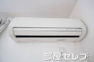 真っ白エアコンです。