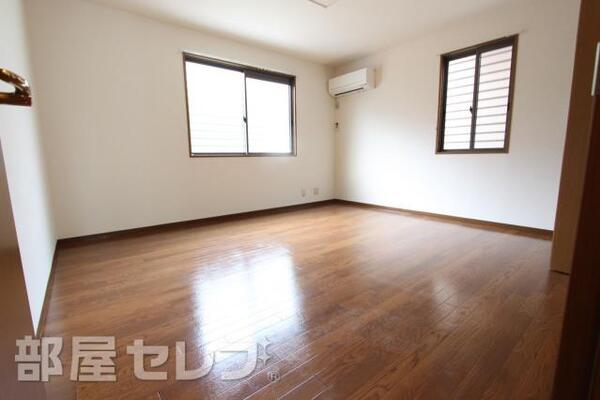 広いお部屋でゆっくりくつろげます。