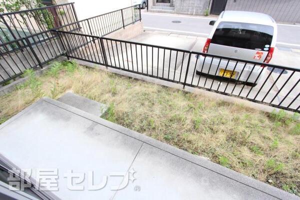 お庭付きですよ。