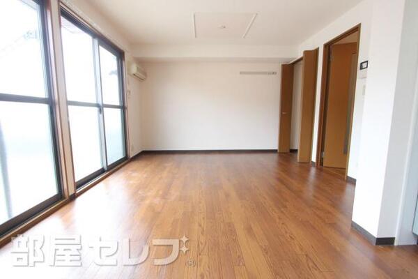 開放感のあるお部屋です。