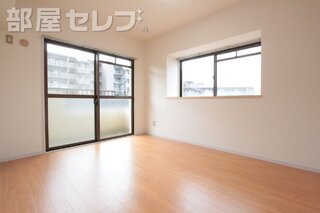 北側の洋室6帖のお部屋です。