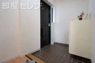 下駄箱が付いている玄関です。