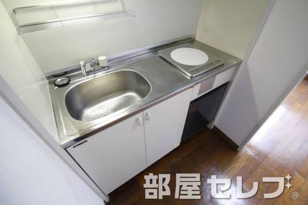 コンパクトキッチン。