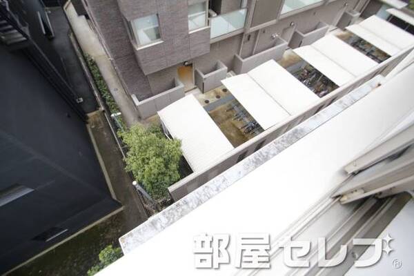 バルコニーなし。