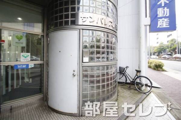 オートロック完備。