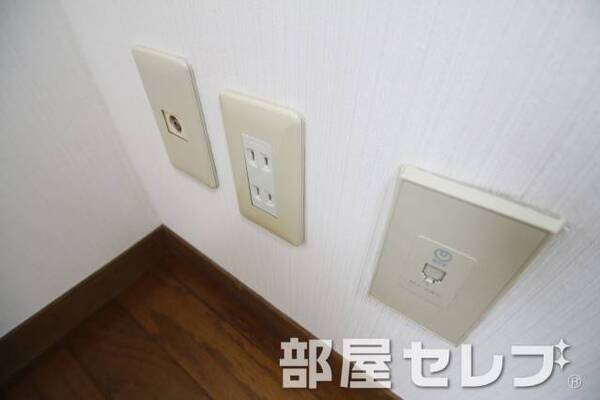 電話回線、ＴＶジャック。