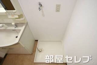 洗濯機置き場はこちらへ。
