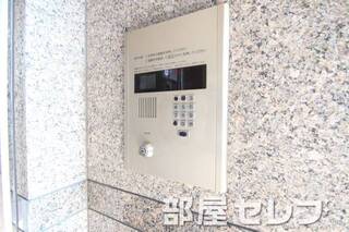 オートロック完備。
