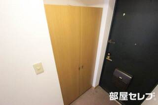 大きなシューズボックスがございます。