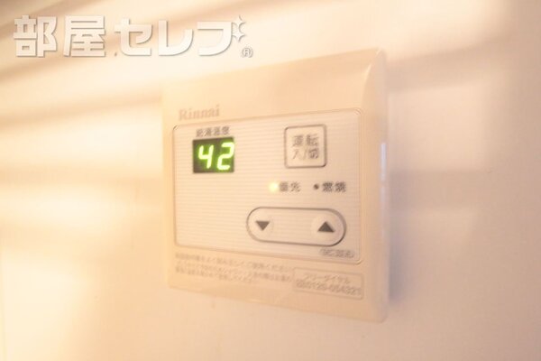 ベランダに洗濯機置場。