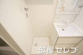 洗濯機置き場はこちらへ。
