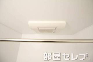 浴室乾燥機付き。
