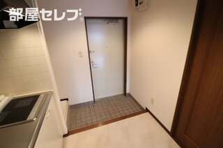 玄関も広々